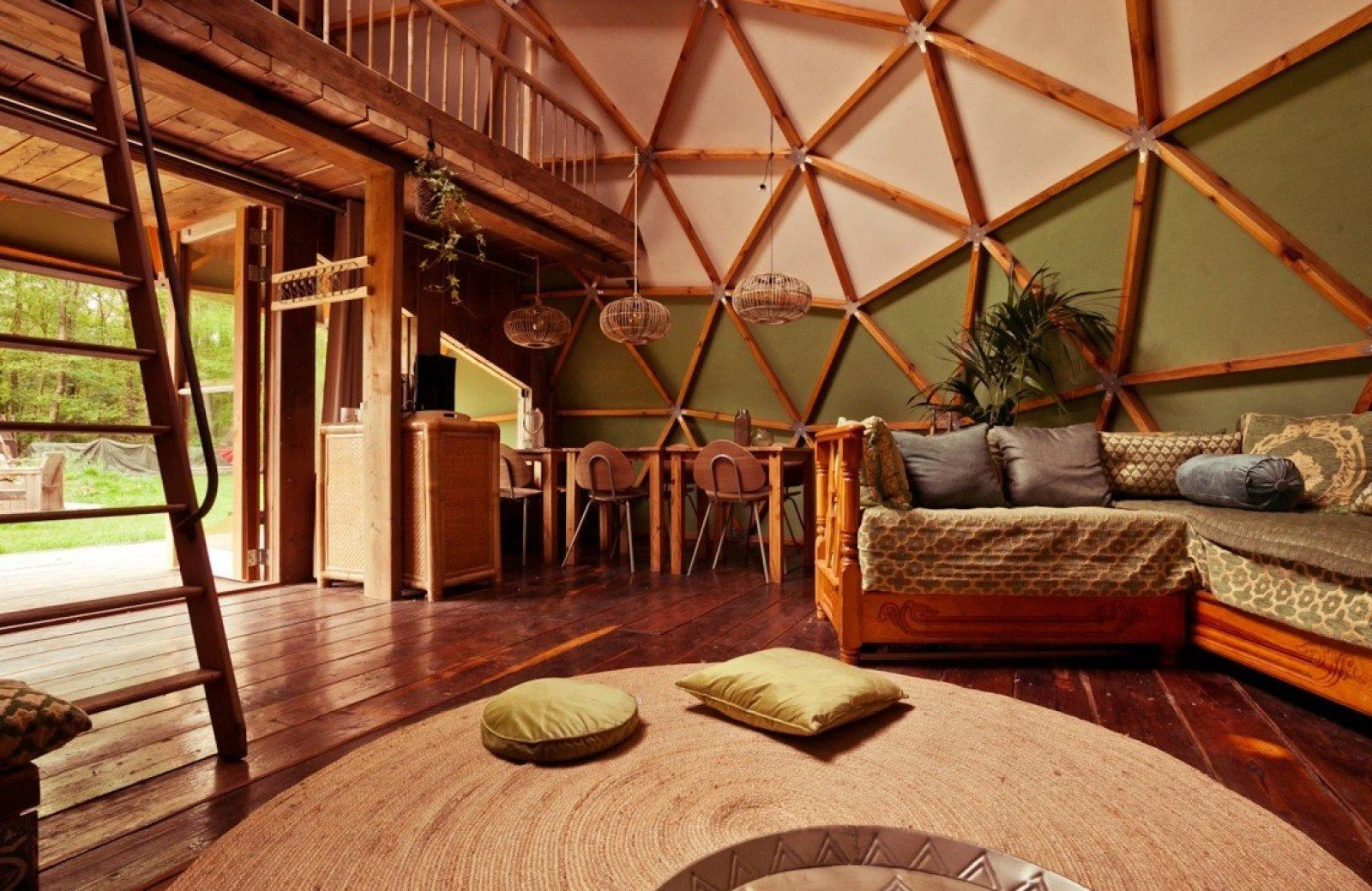 Buitenland domes 16 1